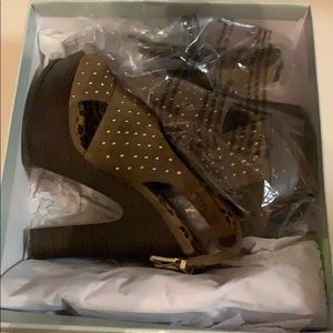 Suede Heels w/gold studs. Color: Aged Bronze